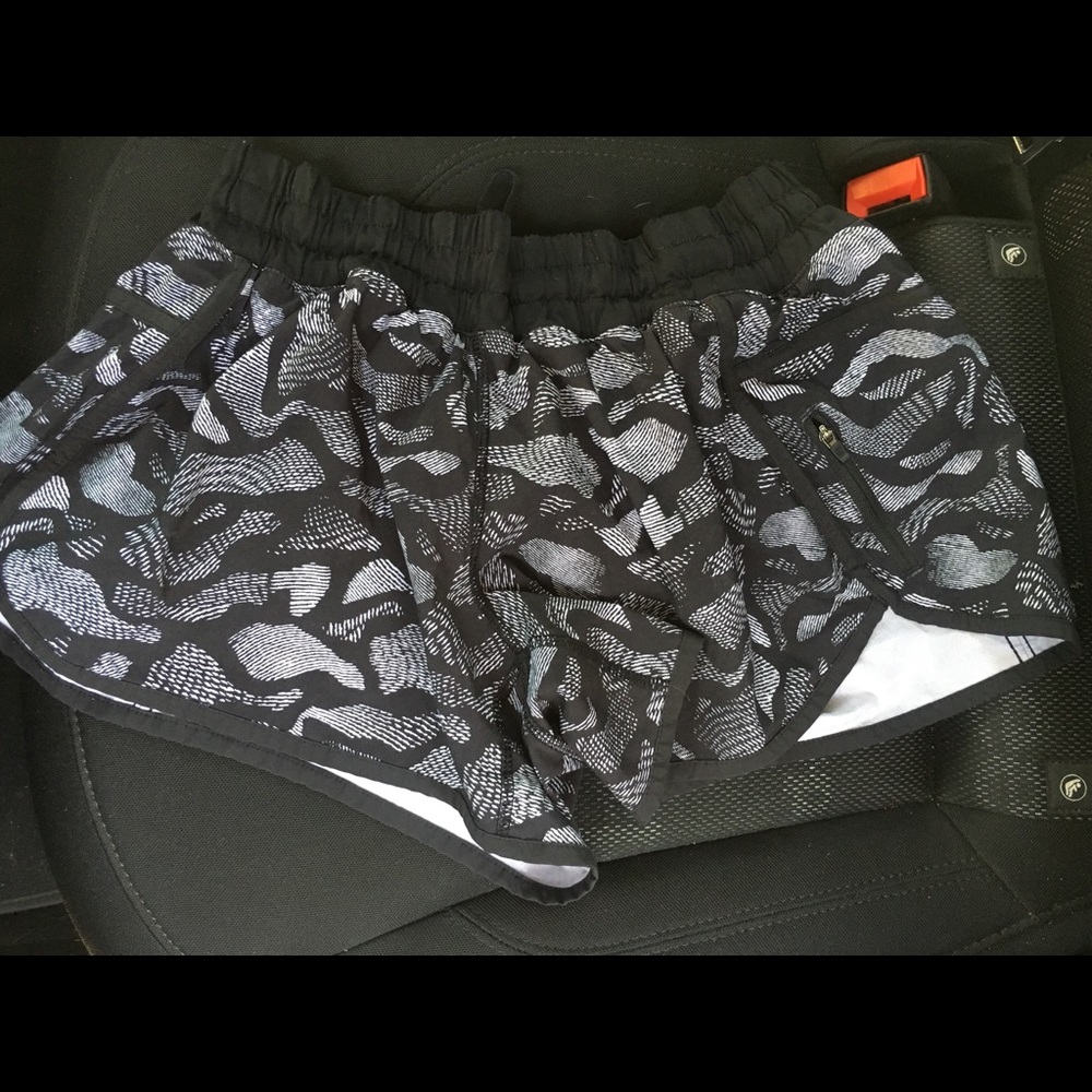 Lululemon hotty hot shorts sz 10